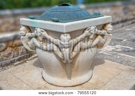 Mausoleum Petrinovic well