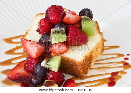 Torta con frutta fresca