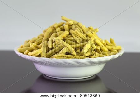 Ratlami Sev : Snacks of chick peas with punch of clove.
