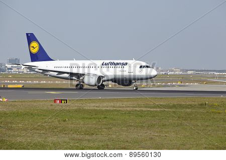 Frankfurt Airport - Airbus A319-100 Of Lufthansa Takes Off