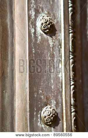 Busto   Rusty Brass Brown   Closed Wood Italy  Lombardy