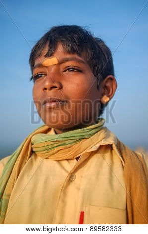 KAMALAPURAM, INDIA - 03 FEBRUARY: Young Indian pilgrim with scarf and bindi on hilltop