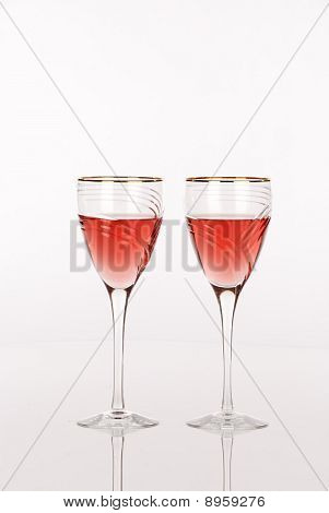 Lusso due bicchieri di vino con vino bianco dello Zinfandel