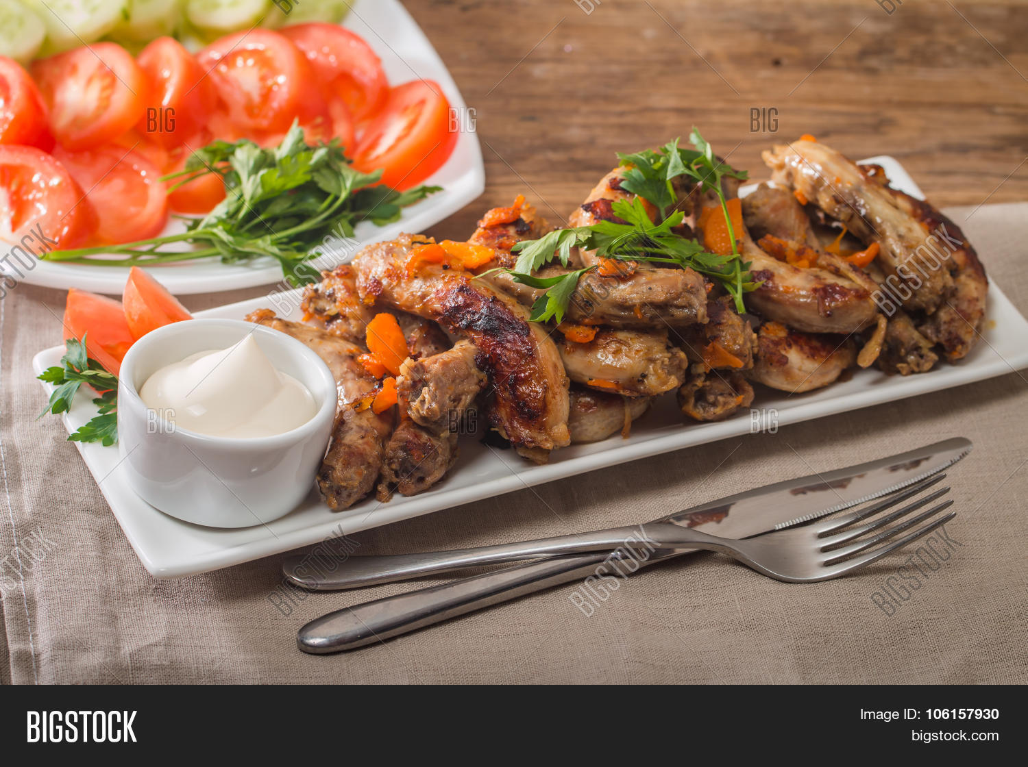 Блюда из куриных шеек. Тушеные куриных шей. Тушеные куриных шей. Горлышки куриные рецепт на сковороде. Тушеные куриных шей.