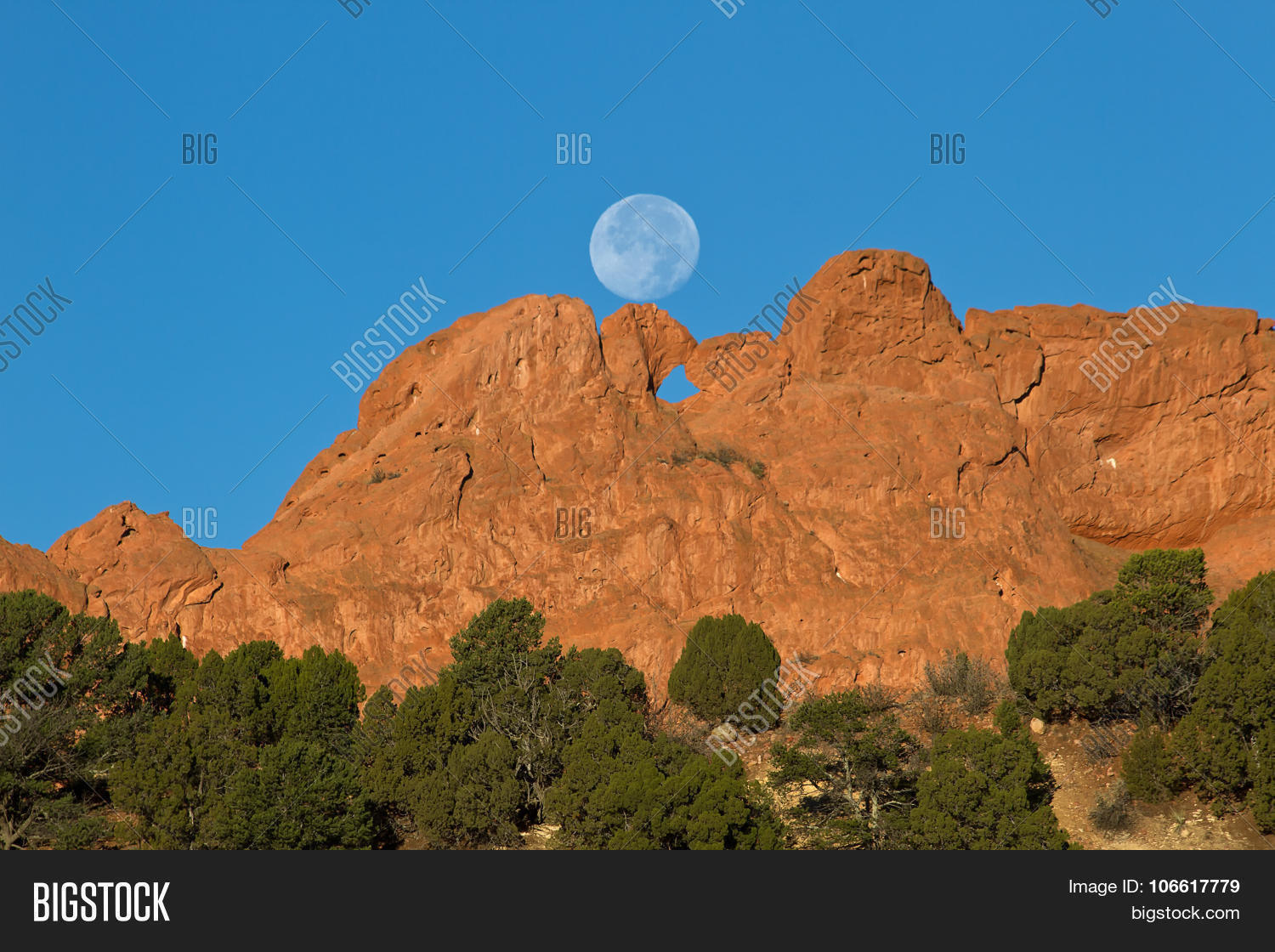 Full Moon Setting On Image & Photo (Free Trial) | Bigstock