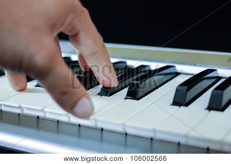 The midi keyboard controller
