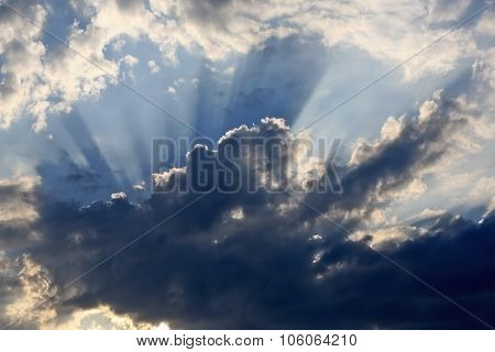 Wonderfull Colored Sky With Rays Of The Sun