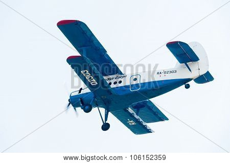 antonov an 2 airplane flyes