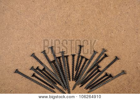 Wood screws on fibreboard