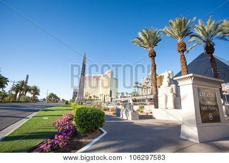 Vegas boulevard and Luxor hotel obelisk