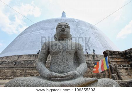 Anuradhapura, Dagoba Ruvanvelisaya, Budha
