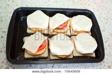 Gefüllte Gemüse-Knochenmark gedeckt Käse
