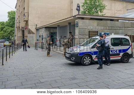 Security at Shoah Memorial in Paris