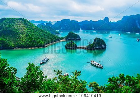 Scenic view of islands in Halong Bay