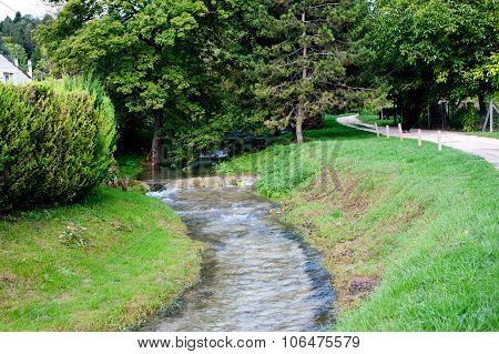 River Le Rhoin Walking Path