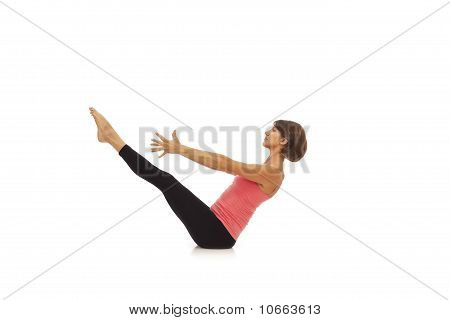 Giovane donna facendo yoga