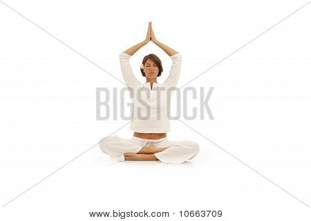 Giovane donna facendo yoga