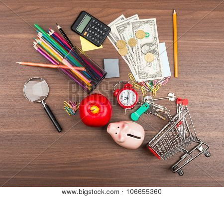 Shopping cart with money and piggy bank