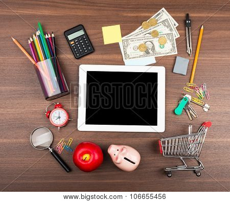 Shopping cart with tablet