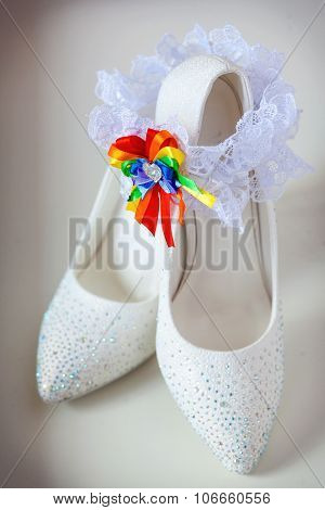 A White Linen Garter