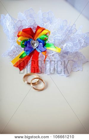 A White Linen Garter