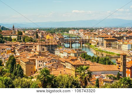 Pone Vecchio over Arno river in Florence, Italy.