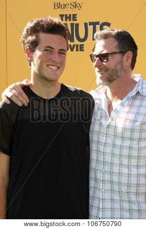 LOS ANGELES - NOV 1:  Jack McDermott, Dean McDermott at the 