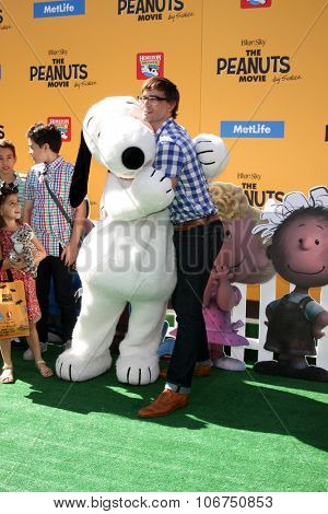 LOS ANGELES - NOV 1:  Christopher Gorham, family, friend at the 