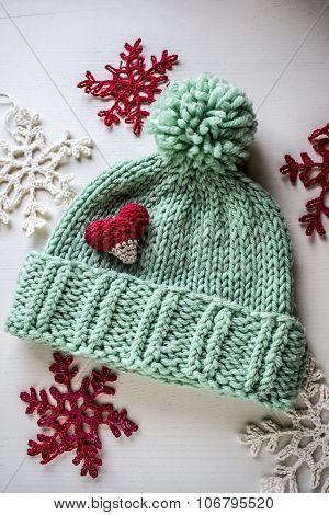 knitted hat in contrast
