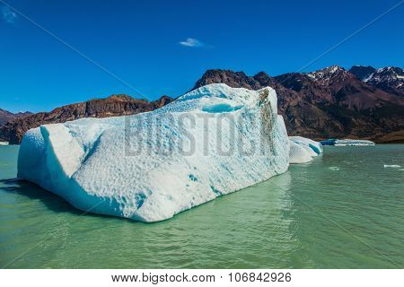 Argentina Patagonia, Lake Viedma. The huge white-blue iceberg drifts from coastal glacier in warm summer day