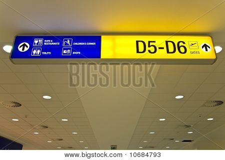 空港方向標識