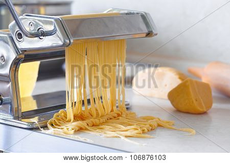 pasta maker with noodles