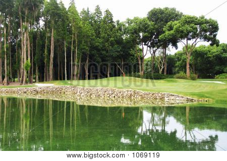 Zielone pole golfowe