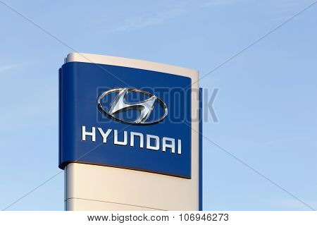 Hyundai logo in front of a car dealer