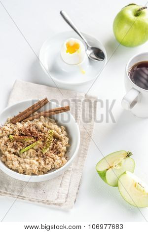Oats With Egg And Green Apple