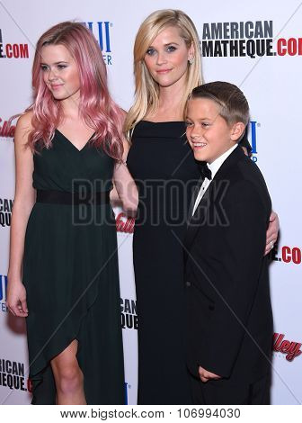 LOS ANGELES - OCT 30:  Reese Witherspoon, Ava Phillippe and Deacon Phillippe arrives to the American Cinematheque honors Reese Witherspoon  on October 30, 2015 in Hollywood, CA.                