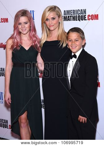 LOS ANGELES - OCT 30:  Reese Witherspoon, Ava Phillippe and Deacon Phillippe arrives to the American Cinematheque honors Reese Witherspoon  on October 30, 2015 in Hollywood, CA.                