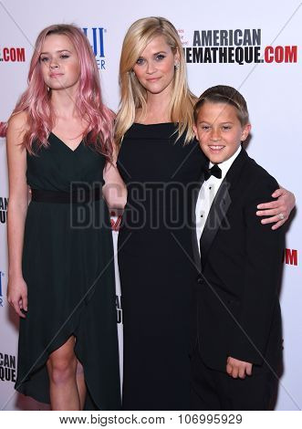 LOS ANGELES - OCT 30:  Reese Witherspoon, Ava Phillippe and Deacon Phillippe arrives to the American Cinematheque honors Reese Witherspoon  on October 30, 2015 in Hollywood, CA.                