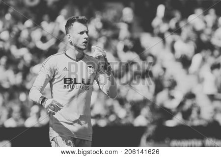 VALENCIA, SPAIN - SEPTEMBER 16: Neto during Spanish La Liga match between Levante Ud and Valencia CF at Ciutat de Valencia Stadium on September 16, 2017 in Valencia, Spain