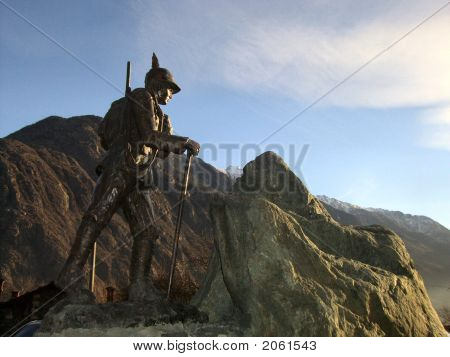 Statua di bronzo di Issogne Italia Mountain Climber