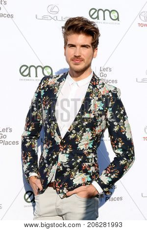 LOS ANGELES - SEP 23:  Joey Graceffa at the 27th Environmental Media Awards at the Barker Hangaer on September 23, 2017 in Santa Monica, CA