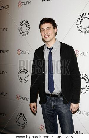 BEVERLY HILLS - MAR 12: John Francis Daley na Paleyfest 2011 událost ctít Freaks a