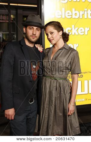 LOS ANGELES - MAR 14: Brad Furman, Margartia Levieva przybywających w USA Premiera 