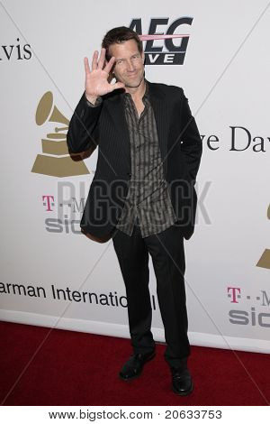 BEVERLY HILLS - 07 luty: James Denton przybywających na Clive Davis i The Recording Academy niniejszy Regulamin