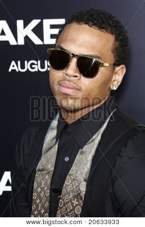 LOS ANGELES - AUG 4: Chris Brown na premiéře Screen Gems 'zájemce' na Arclight 
