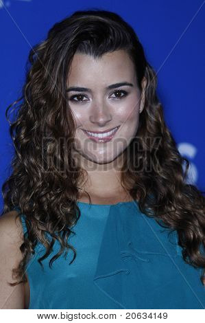 LOS ANGELES - SEP 16: Cote De Pablo, arrivando alla CBS Fall Season Premiere evento presso la colonia nel