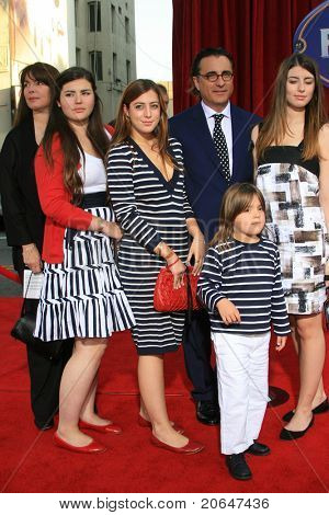LOS ANGELES - JUN 22: Andy Garcia og familien på verdenspremieren på 'Ratatouille' på Kodak Th