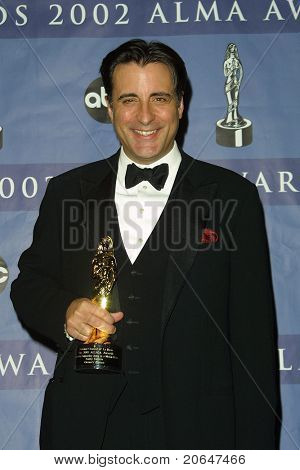 LOS ANGELES - maj 18: Andy Garcia på 2002 ALMA Awards presserum, Los Angeles, Californien på Ma