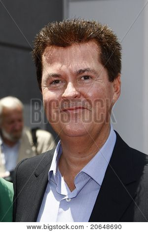 LOS ANGELES - 23. května: Simon Fuller na ceremoniálu, kde Simon Fuller obdrží hvězdu na Hollywood