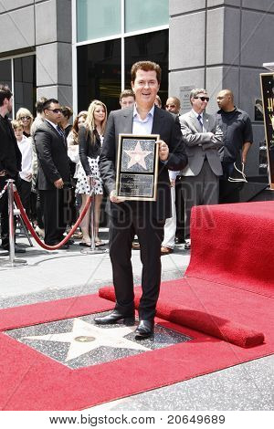 LOS ANGELES - 23. května: Simon Fuller na ceremoniálu, kde Simon Fuller obdrží hvězdu na Hollywood
